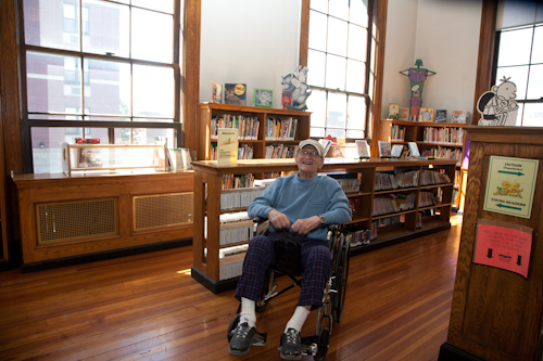 Irving Fishman visits the Tremont Branch of the public library that he used to frequent when he was a kid growing up in the Bronx. Photo by Pat Arnow